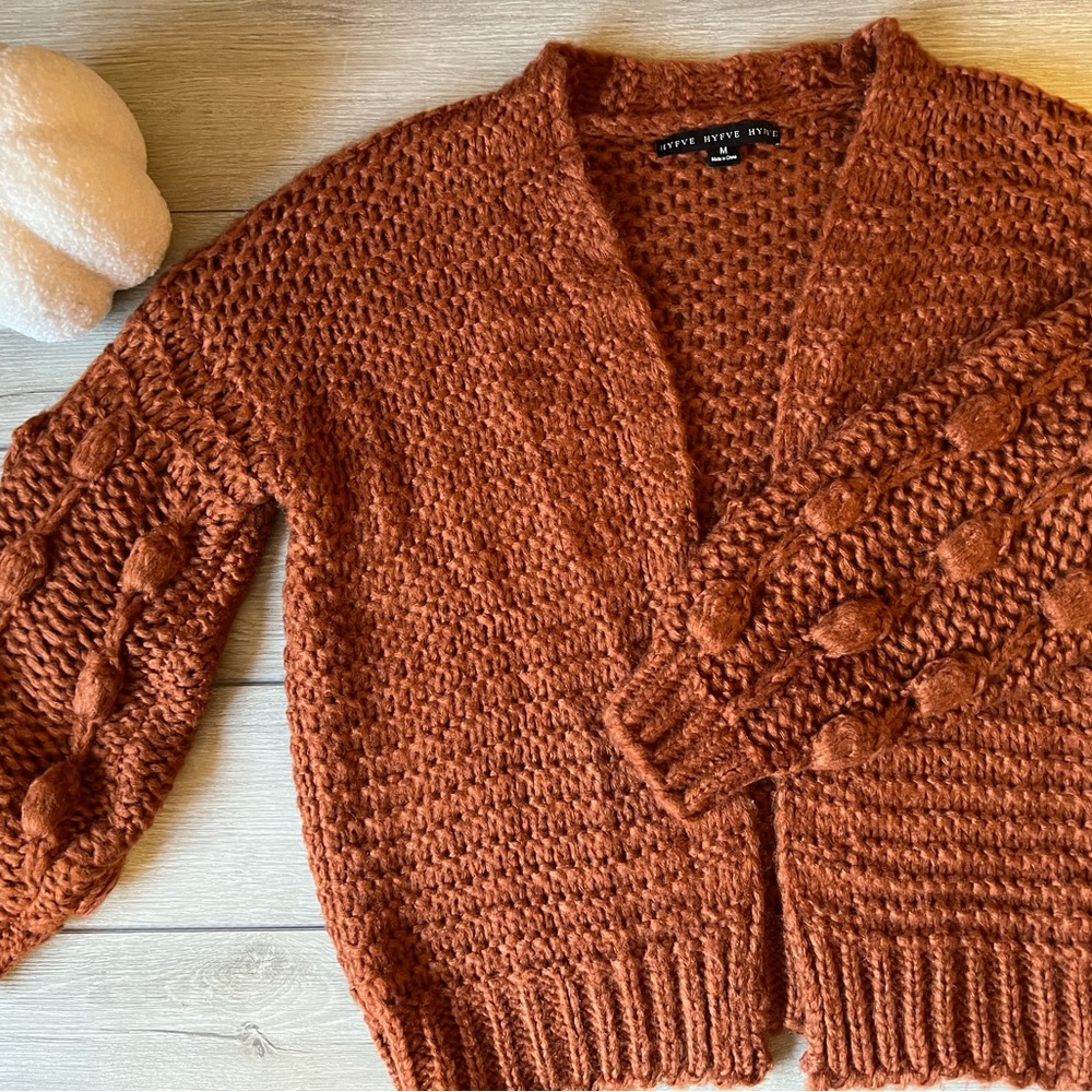 Popcorn sleeve sweater